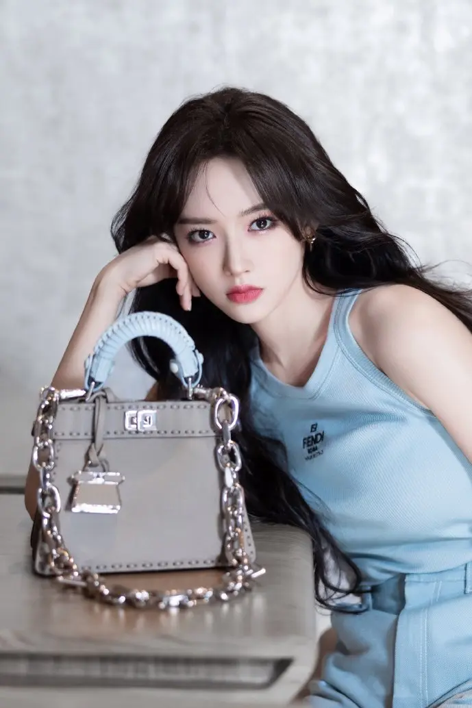 堆积如山的游戏图标